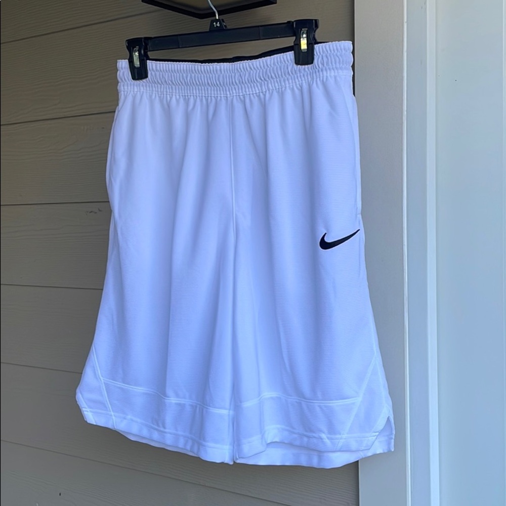 Men’s Nike Basketball Shorts - M